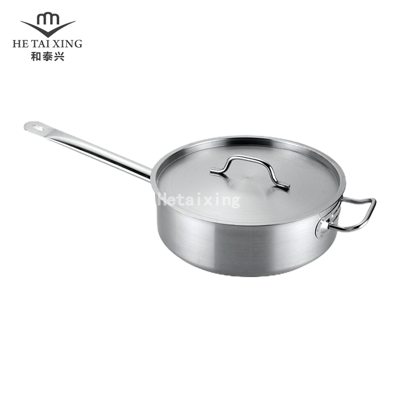 Grande casserole compatible avec une table de cuisson électrique radiante encastrable
